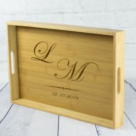 Plateau en bois gravé avec vos initiales Plateau en bois gravé avec vos initiales