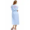 Peignoir brod&eacute; avec motif et nom: Peignoir brod&eacute; avec motif et nom