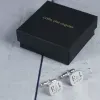 Cadeaux avec le nom: Boutons de manchette carr&eacute;s en argent grav&eacute;s