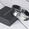 Bracelet en cuir grav&eacute;: Bracelet en cuir grav&eacute;
