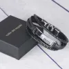 Bracelet grav&eacute; en acier et cuir : Bracelet grav&eacute; en acier et cuir 