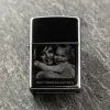 Cadeaux avec le nom: Briquet Zippo grav&eacute; avec photo