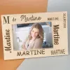 Cadeaux avec le nom: Cadre photo en ch&ecirc;ne personnalis&eacute; avec pr&eacute;nom