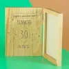 Cadeaux avec le nom: Cadre photo personnalis&eacute; en ch&ecirc;ne grav&eacute; pour anniversaire