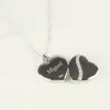Bijoux personnalis&eacute;s: Pendentif c&oelig;ur en argent grav&eacute; pour 2 photos
