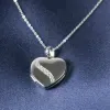 Bijoux personnalis&eacute;s: Pendentif c&oelig;ur en argent grav&eacute; pour 2 photos