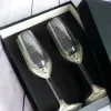 Art de la table personnalis&eacute;: Fl&ucirc;tes &agrave; champagne grav&eacute;es avec cristaux Swarovski pour les couples