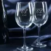 Art de la table personnalis&eacute;: Verres &agrave; vin avec initiales grav&eacute;es