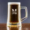 Art de la table personnalis&eacute;: Chope de bi&egrave;re initiale dans son &eacute;tui en bois grav&eacute;