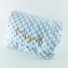 Cadeaux brod&eacute;s: Couverture pour b&eacute;b&eacute; brod&eacute;e &agrave; pois
