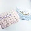 Cadeaux brod&eacute;s: Couverture pour b&eacute;b&eacute; brod&eacute;e &agrave; pois