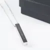 Bijoux personnalis&eacute;s: Pendentif barre verticale grav&eacute;e