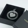 Bijoux personnalis&eacute;s: Pendentif disque et c&oelig;ur personnalis&eacute; en argent
