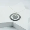 Bijoux personnalis&eacute;s: Pendentif disque et c&oelig;ur personnalis&eacute; en argent