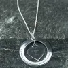 Bijoux personnalis&eacute;s: Pendentif disque et c&oelig;ur personnalis&eacute; en argent