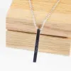Bijoux personnalis&eacute;s: Pendentif en argent &agrave; barre verticale grav&eacute;e