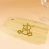 D&eacute;coration: Planche en bois avec monogramme grav&eacute;