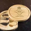 Cadeaux avec le nom: Plateau de fromages grav&eacute; pour le roi du fromage