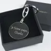 Bijoux personnalis&eacute;s: Porte-cl&eacute;s en argent grav&eacute;