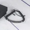 Bijoux personnalis&eacute;s: Bracelet boules et plaque noire grav&eacute;e