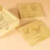D&eacute;coration: Sous-verres en bambou grav&eacute;s d&rsquo;un monogramme