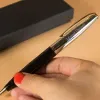 Cadeaux avec le nom: Stylo &agrave; bille avec d&eacute;tail dor&eacute; grav&eacute;
