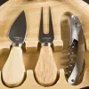 Cadeaux avec le nom: Plateau de fromages personnalis&eacute; pour couple