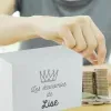 Cadeaux avec le nom: Tirelire en bois personnalis&eacute;e Couronne