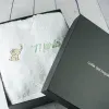 Cadeaux brod&eacute;s: Serviette de bain pour enfant avec pr&eacute;nom brod&eacute;