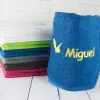 Cadeaux brod&eacute;s: Serviettes brod&eacute;es avec motif et nom