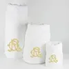 Cadeaux brod&eacute;s: Serviettes brod&eacute;es &agrave; monogramme