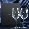 Art de la table personnalis&eacute;: Verres &agrave; vin grav&eacute;s d'anniversaire