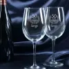 Art de la table personnalis&eacute;: Verres &agrave; vin grav&eacute;s pour anniversaire