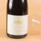 Bouteille de vin avec étiquette traditionnelle