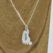 Pendentif pied de bébé personnalisé en argent