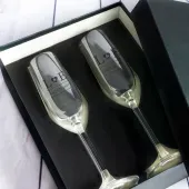 Coupes de champagne gravées pour les nouveaux mariés