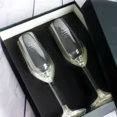 Coupes de champagne gravées pour un couple