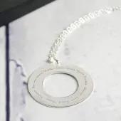 Pendentif disque en argent pour professeur