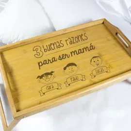 Plateau en bois gravé “Bonnes raisons d'être maman”