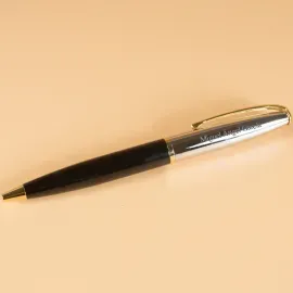 Stylo à bille avec détail doré gravé