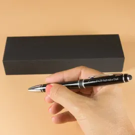 Stylo avec détail gravé