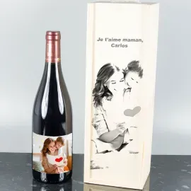 Bouteille de vin dans une boîte en bois personnalisée