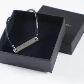 Bracelet en argent gravé à son nom
