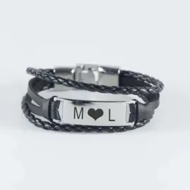 Bracelet gravé en acier et cuir 