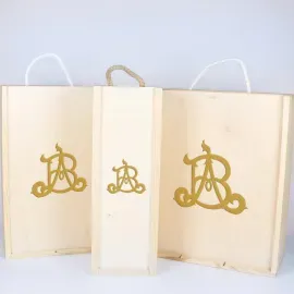Coffret de bouteilles avec monogramme gravé
