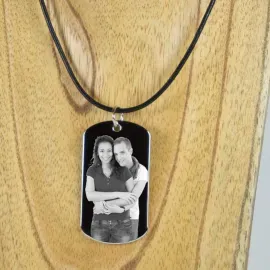 Pendentif avec photo et texte gravé