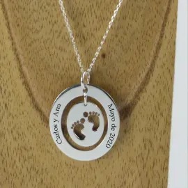 Pendentif pieds en argent personnalisé