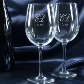 Verres à vin avec initiales gravées
