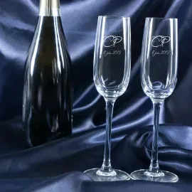 Coupes de champagne avec initiales gravées