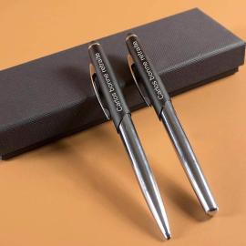 Ensemble stylo et plumier gravé